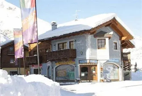Garni Zodiac House