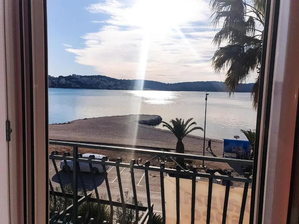 Villa Okruk-10 meters away from the beach