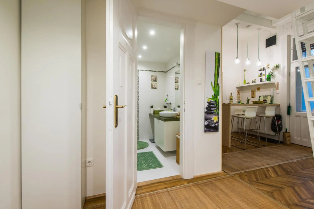 Green Pearl Apartment at St Stephen s Basilica