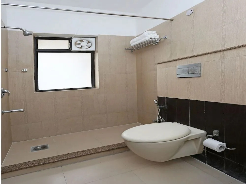 OYO 11656 Singh Suites
