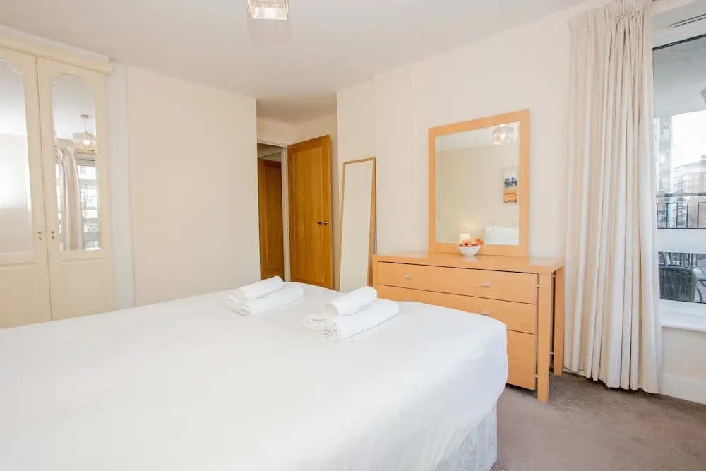1 Bedroom Flat with Balcony Accommodates 4