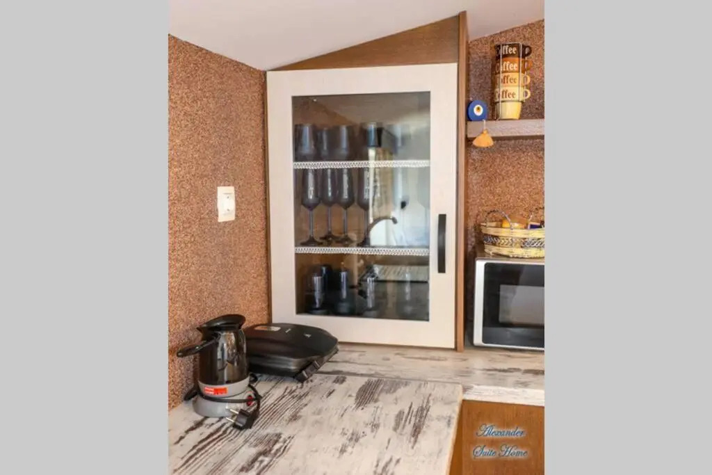 Alexander Suite Home