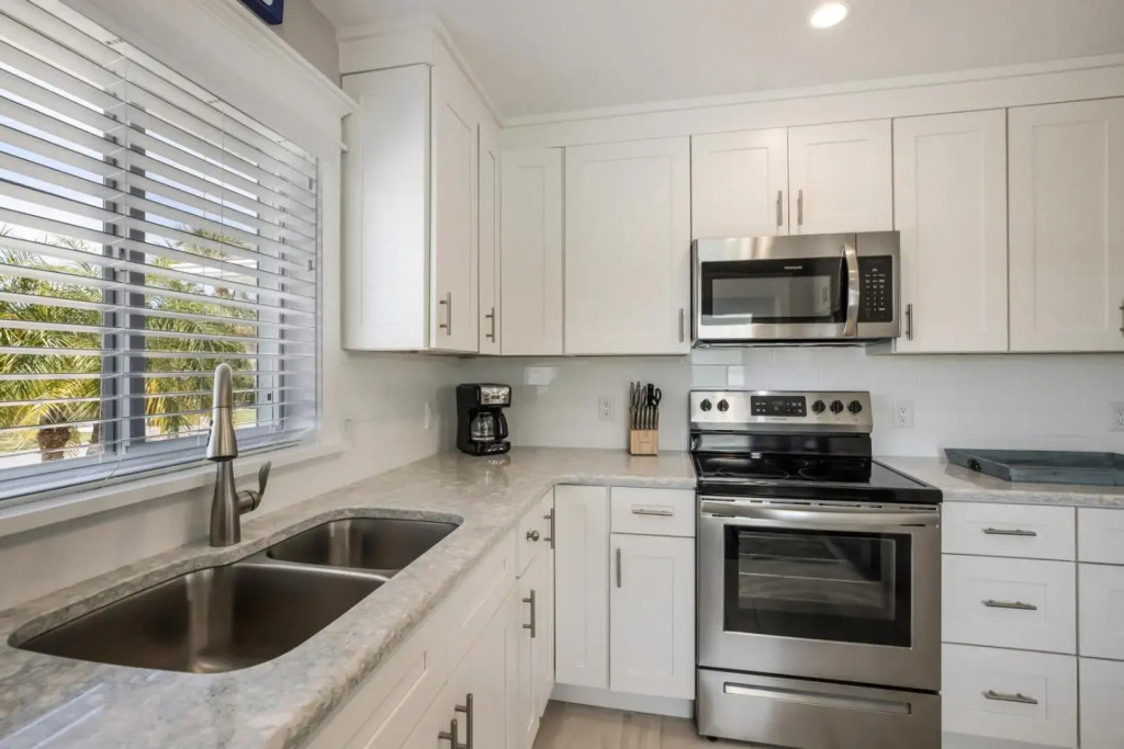Royal Palm - 5701 Holmes Blvd Unit A