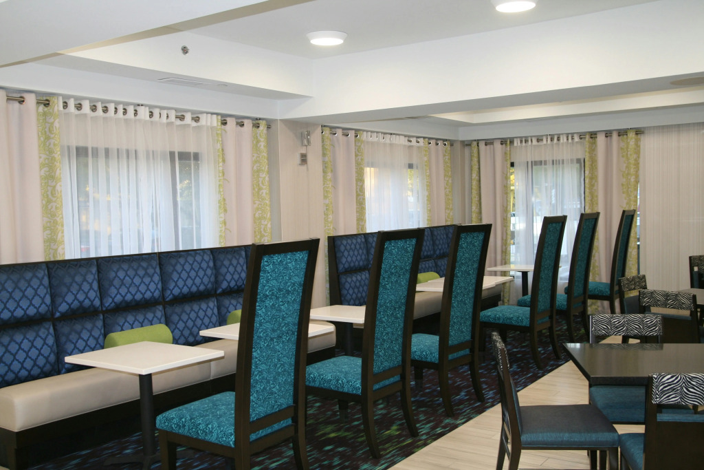 Hampton Inn & Suites Nashville-Airport