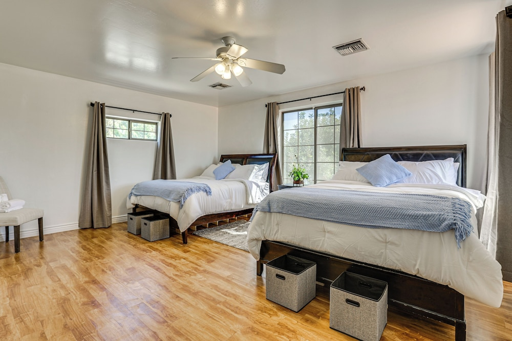 Walkable Uptown Gem! 3 Mi to Phoenix Mtns Preserve
