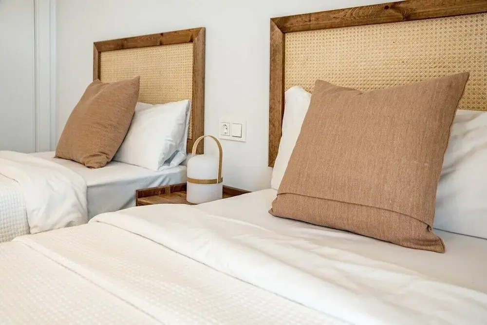 Lme4.bb - Apotel Las Mesas by Roomservices