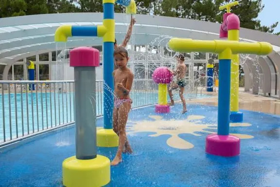 Superbe mobile-home 8 personnes - Camping 4*