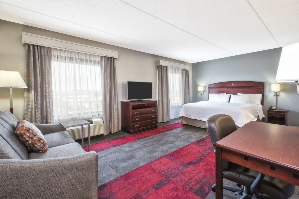 Hampton Inn & Suites Madison - West