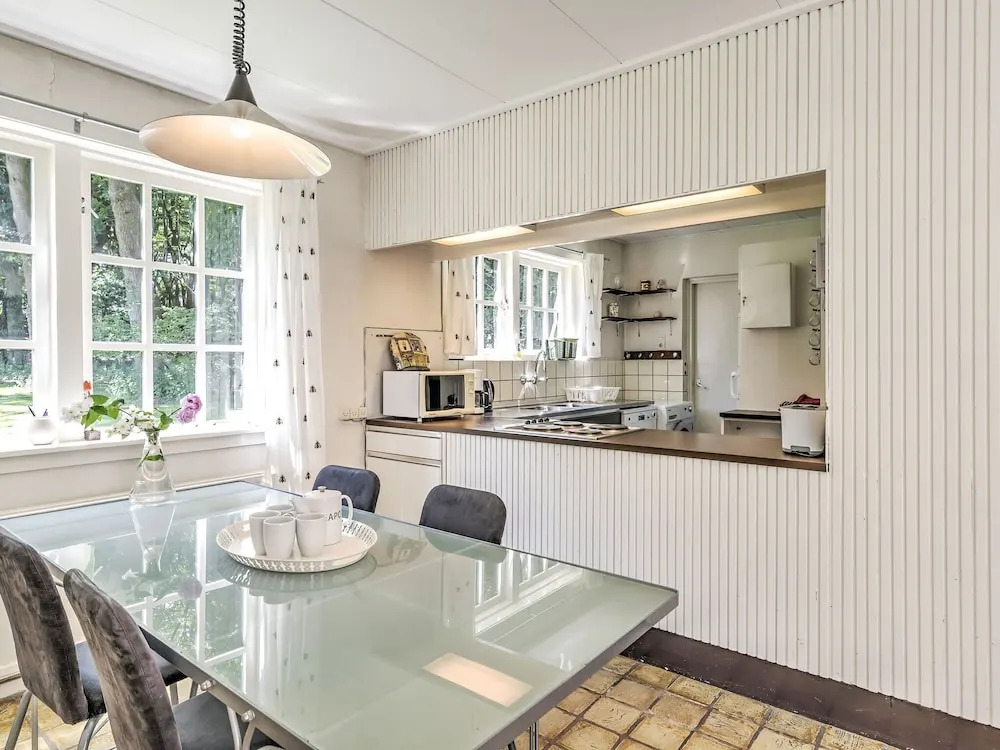 Lovely Chalet near Sea in Oostvoorne