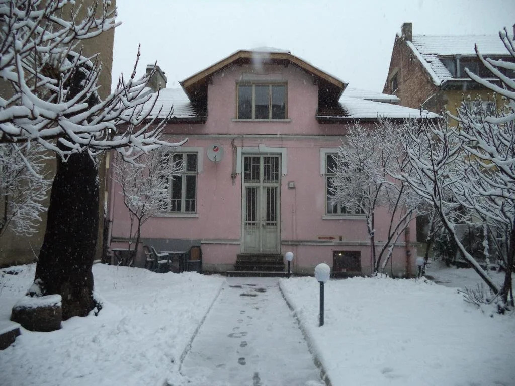 Hostel44