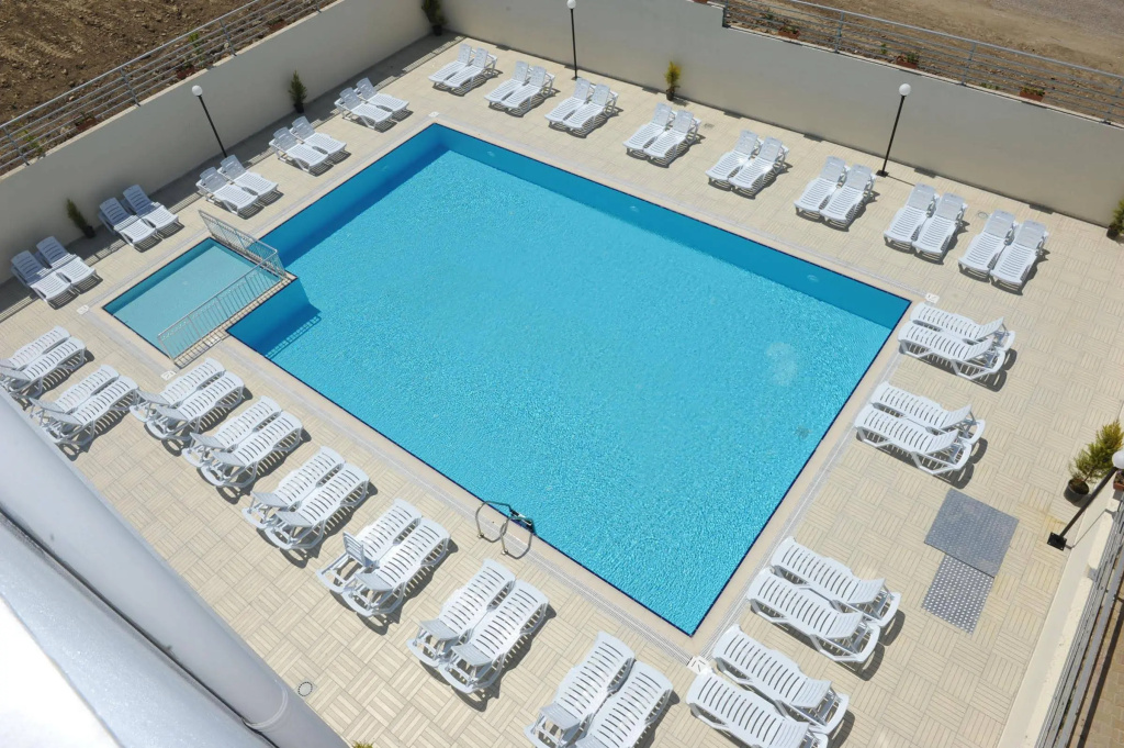 A Hotel Side
