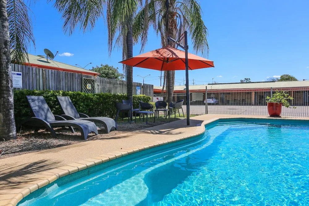 Clermont Country Motor Inn