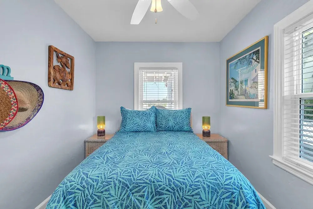 John's Pass-time Beach Cottage #1