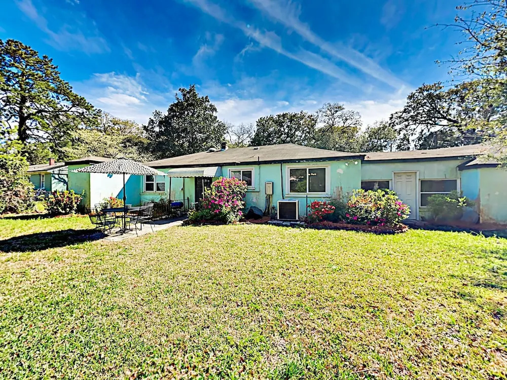 1734 Charleston (1655-161089) - 2 Br Home