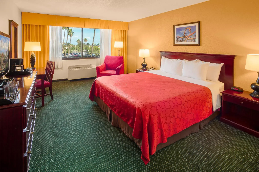 Knotts Hotel
