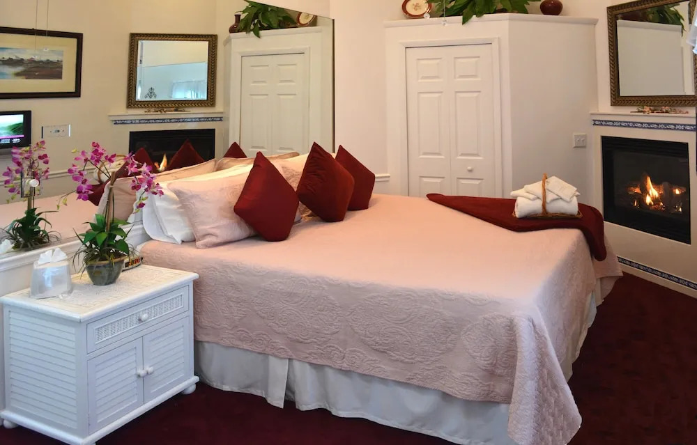 Island Cottage Oceanfront Inn & Spa