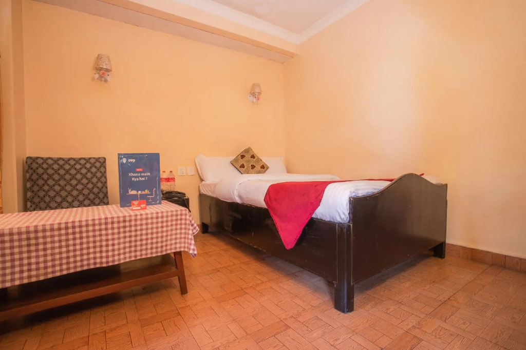 OYO 143 Hotel Stay Well