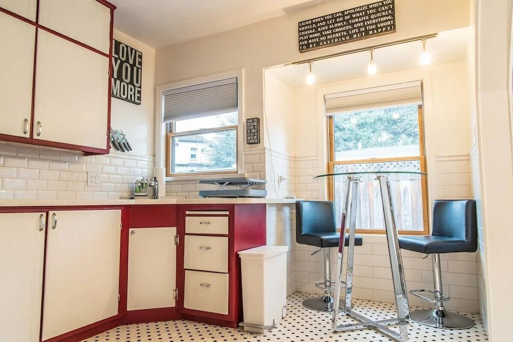 Stunning Rose Garden - San Jose Two Bedroom