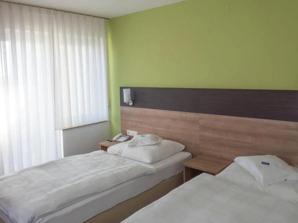 Martins Klause Airport Messe Hotel - Air Conditioning - Self Check-In available