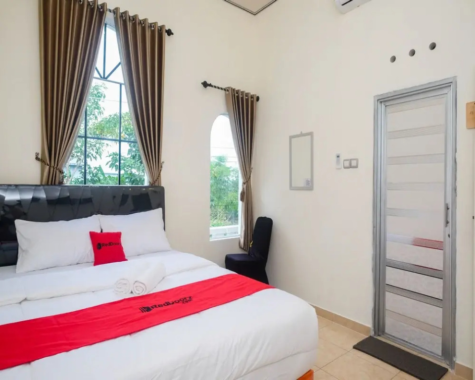 RedDoorz near Terminal Bus Purwokerto