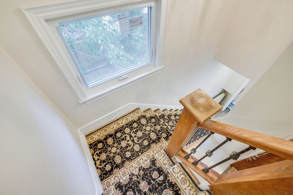 Room in Guest Room - Serene Retreat in Brampton - Private Room With City Views