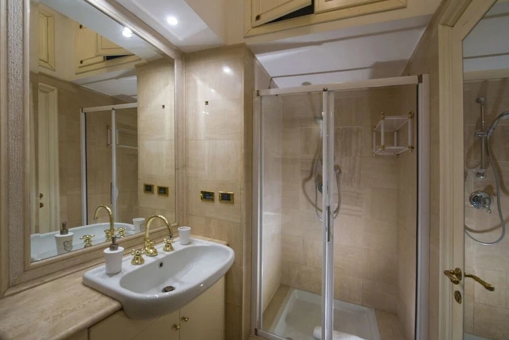 Stylish and Chic 4 Bed/3 Bath in a Great Area