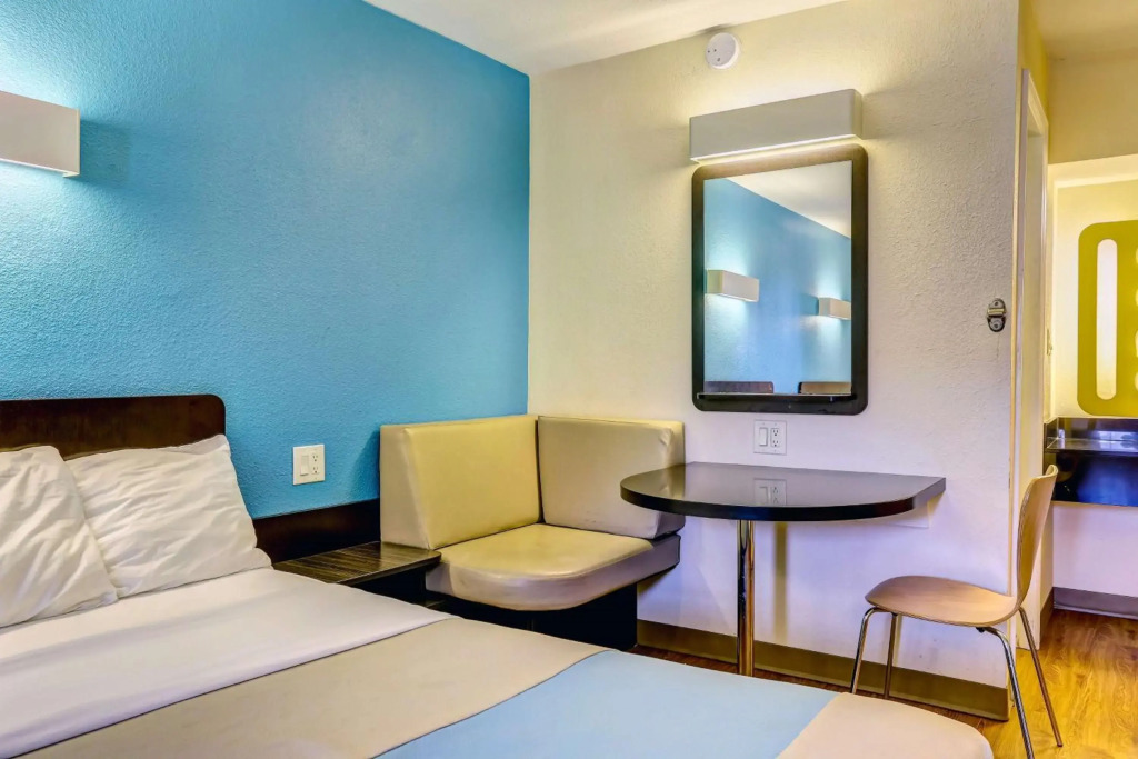 Motel 6-Dickson, TN