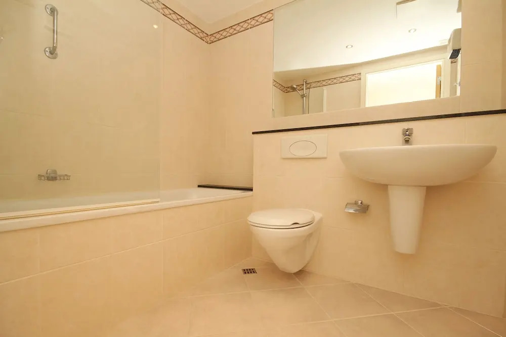 Hanover Dock Suite