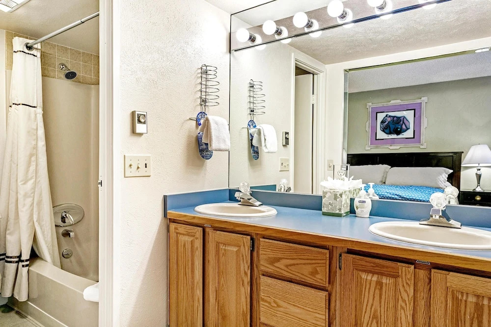 Lifthouse 306, Studio Condo