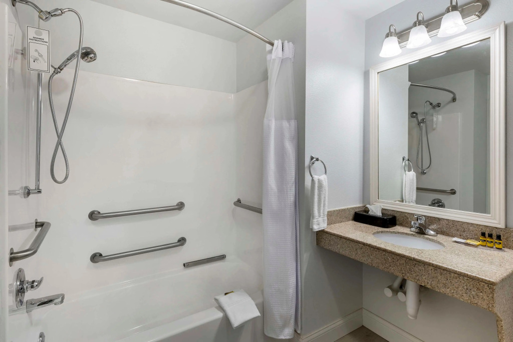 Best Western Plus MidAmerica Hotel