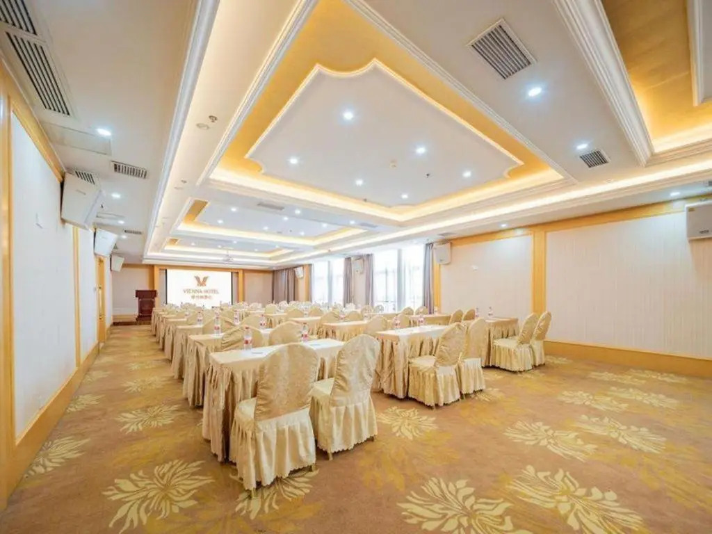 Vienna Hotel (Chengdu Xinfan Furniture City)