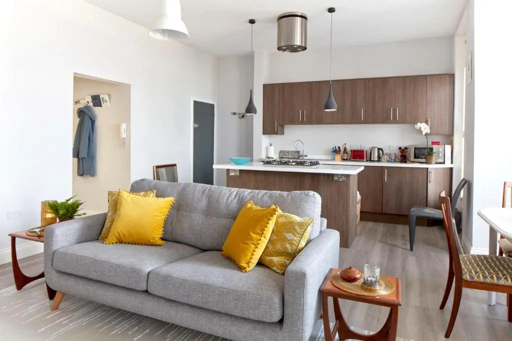 Spacious beach front apartment with stunning sea views
