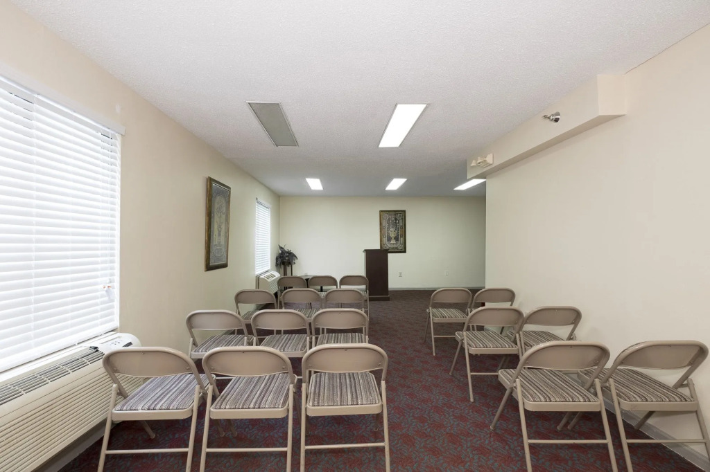 Red Roof Inn PLUS+ & Suites Opelika
