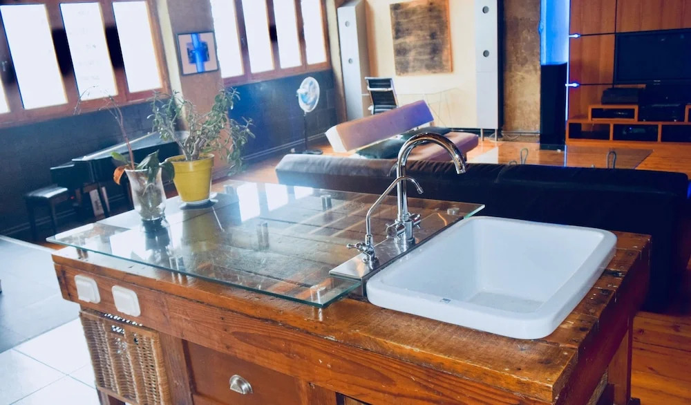Spacious 1 Bedroom Apartment in Central Business District