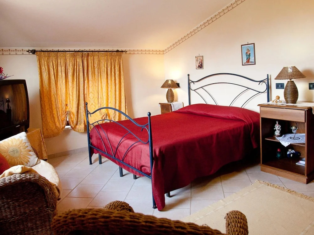 Villa in Alia with Pool & Olive Views