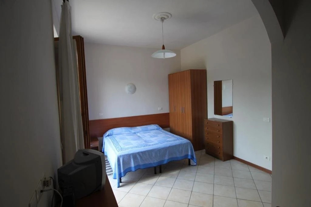 Scuole Bed and Car