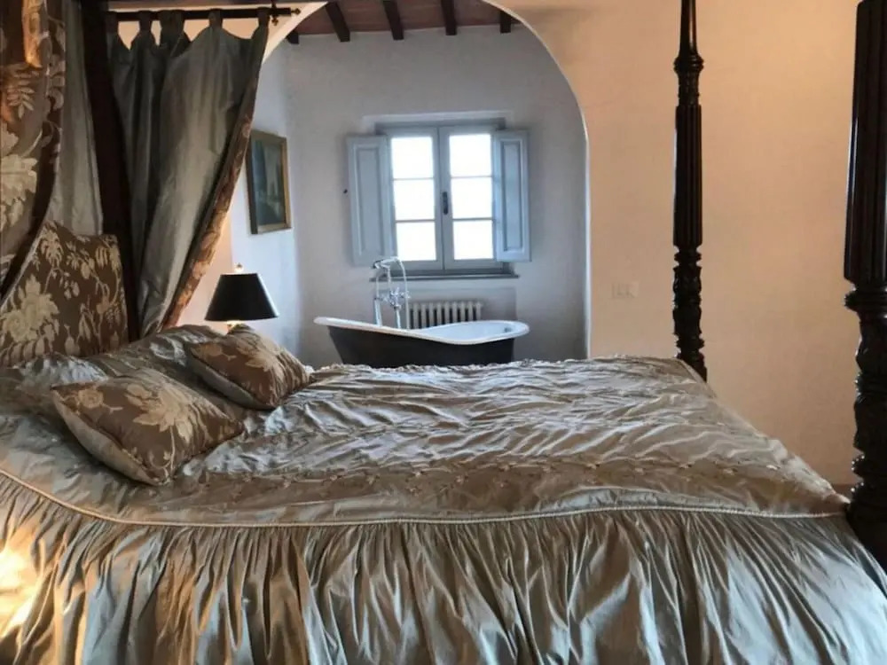 Villa Near Cortona With Pool & Countryside Views