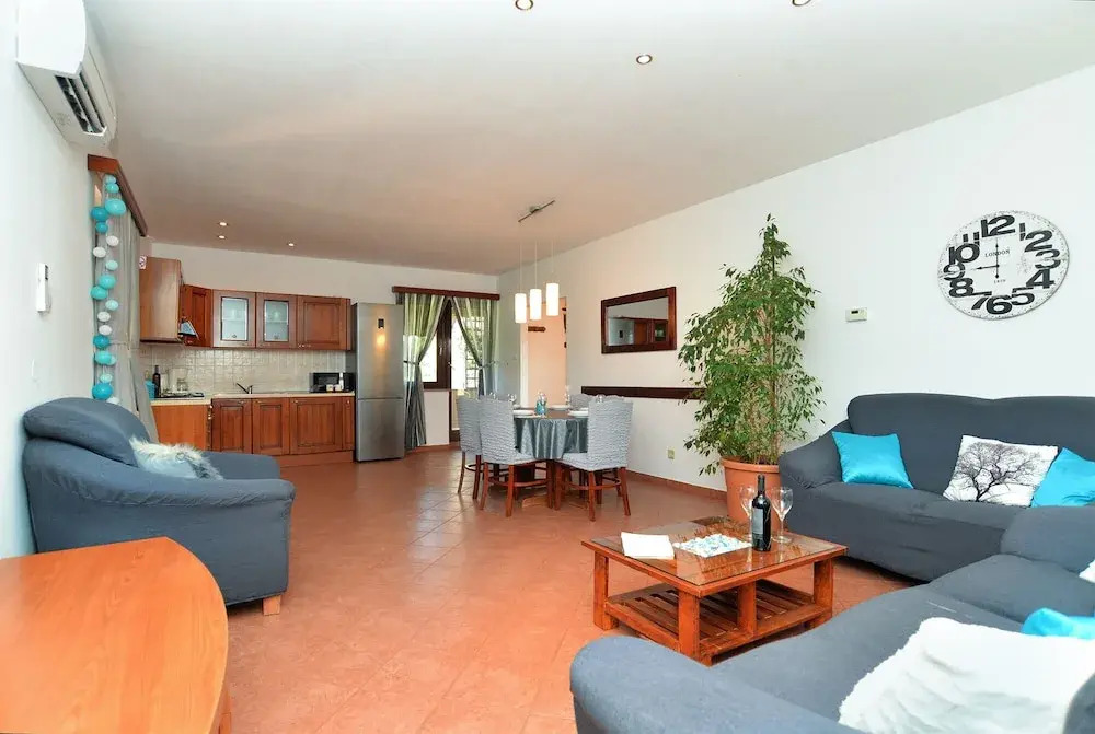 Apartment 1933