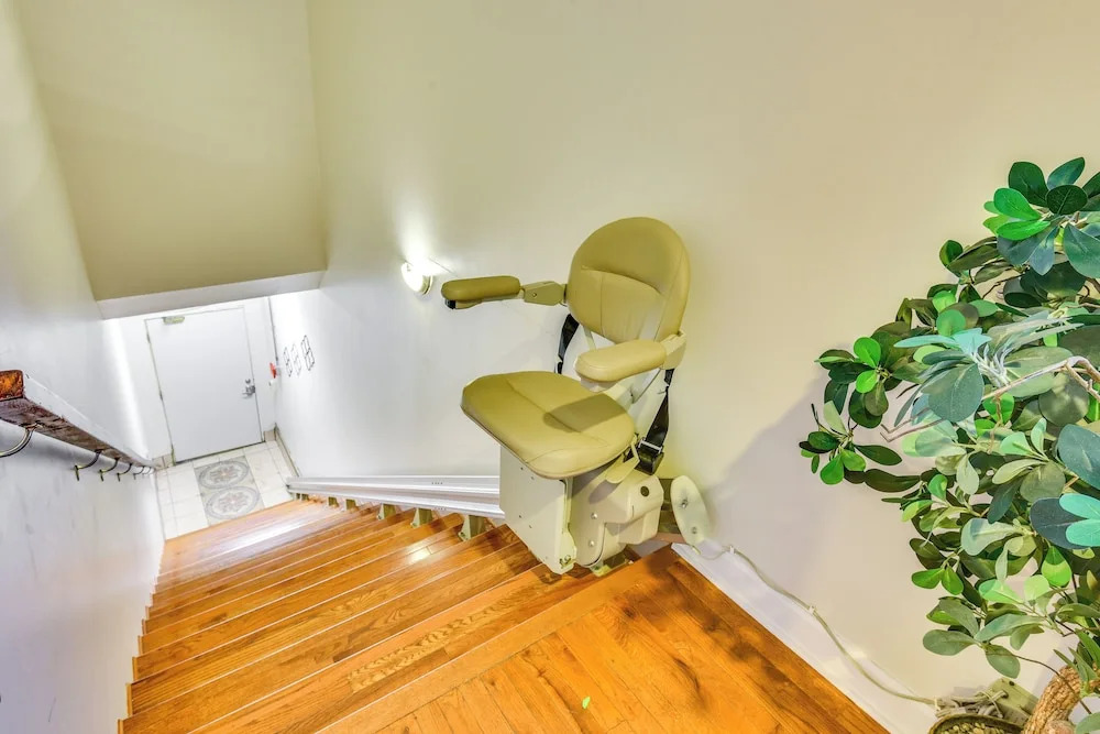 Cozy Sawyer Apartment - 2 Mi to Warren Dunes Park!