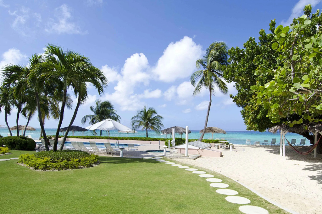 Aqua Bay Club Condos