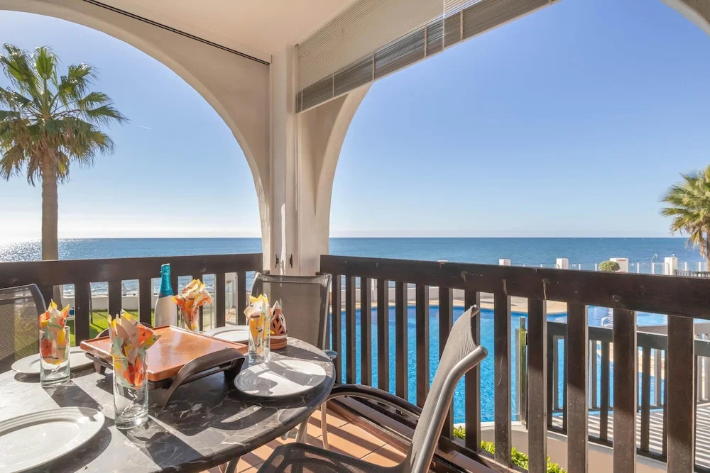 Puerta del mar 2 Beachfront and Pool