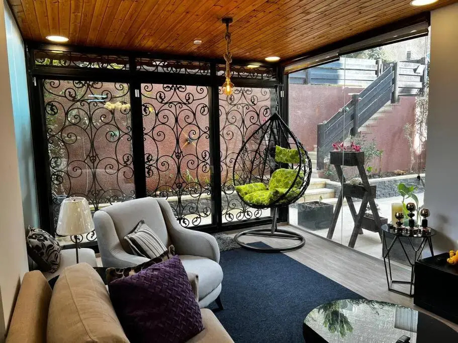 Spacious Amman flat with garden and Pool