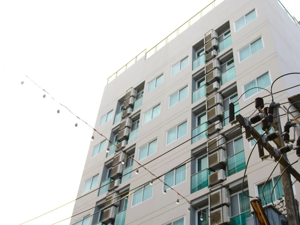 Отель Centro One Patong