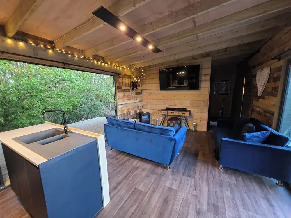 Tall Pines Lodge - Dog Friendly, Nr Sutton on Sea