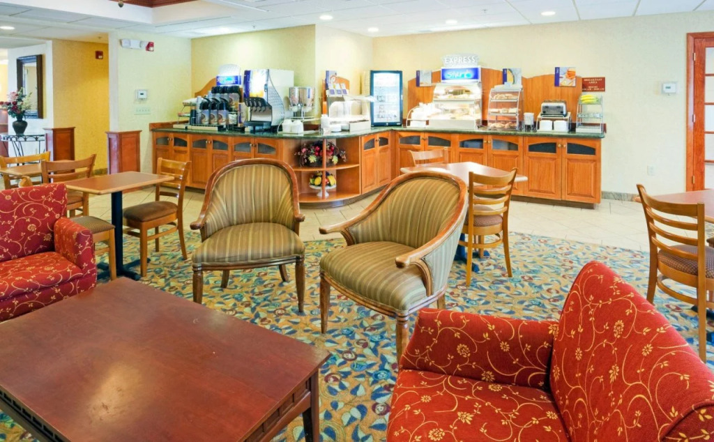 Holiday Inn Express Hotel & Suites Boston - Marlboro by IHG