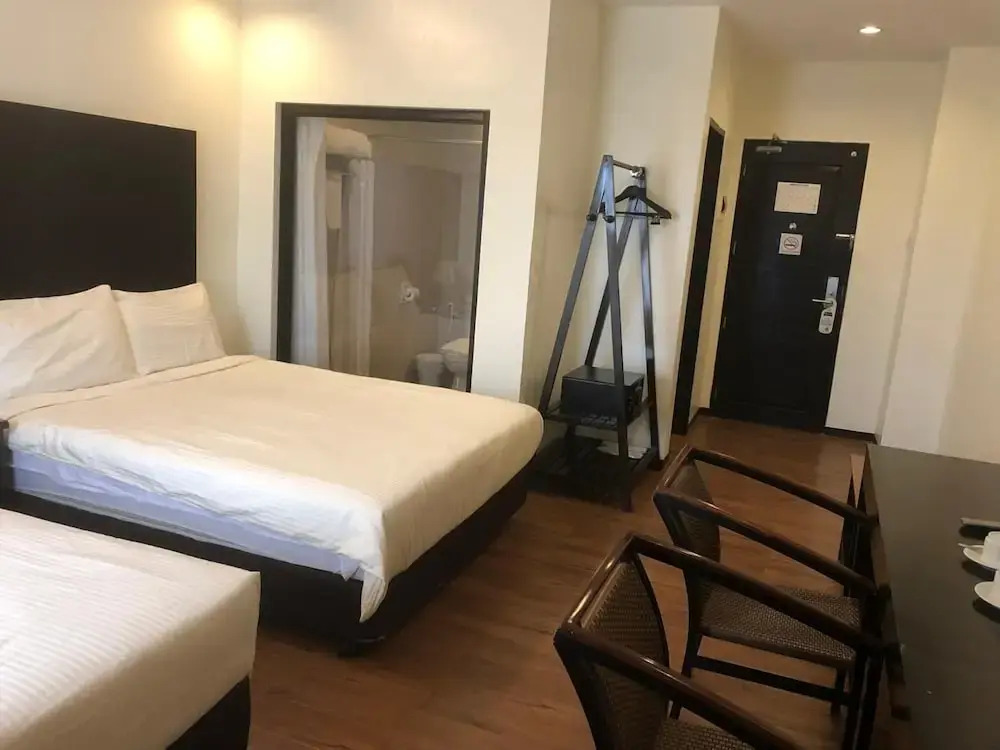 Piña Suites