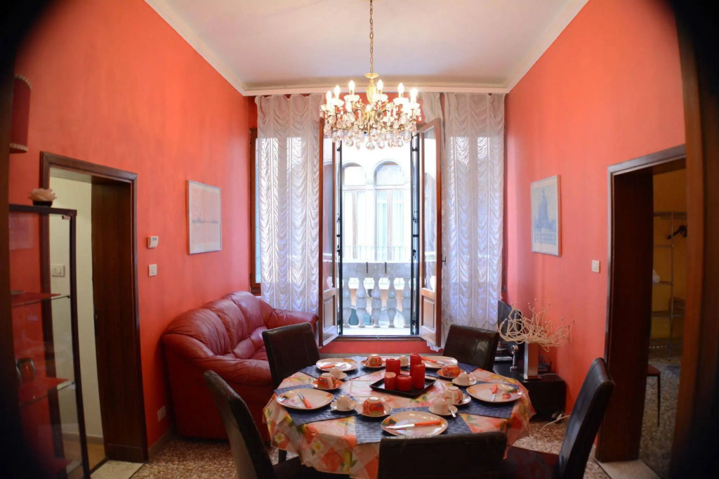 Sunny Venice Apartments