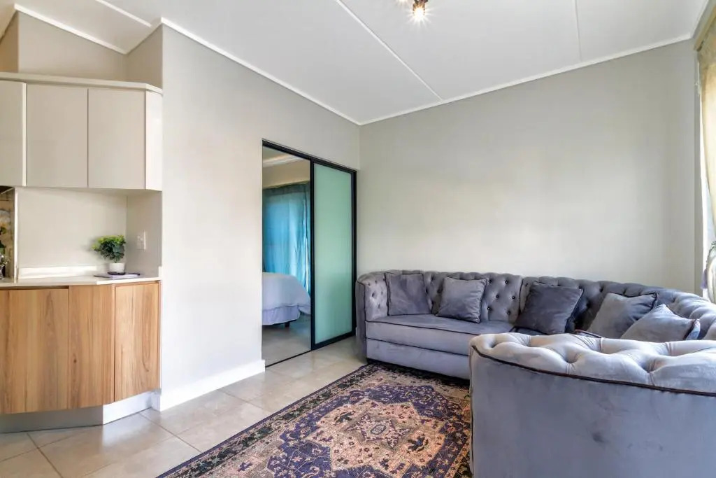 Lovely 1 Modern bedroom in Waterfall City