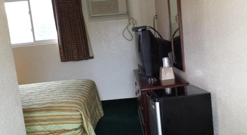 Hallmark Motel