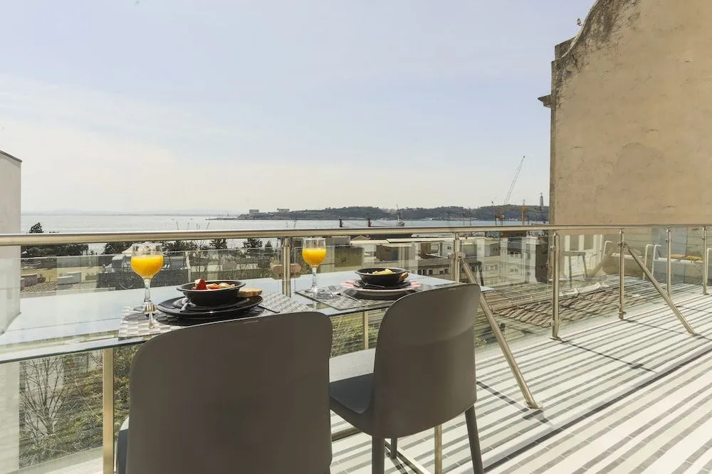 Santos Apartments by Linc